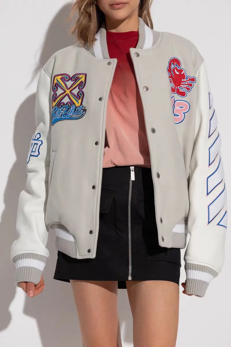 ♻️💯Reference model picture for the upper body❤️Top tested version off white Heavy embroidery patchwork leather high temperature hot crystal diamond baseball uniform male and female couple star same style (⚠ Original button molding and customization, patch embroidery and color matching) Original packaging and original label🔍 Full set of accessories customized, packaging elevators are purchased from the original factory, all hardware parts are molded and customized, and the fabric color components are restored one to one The fabric is made of 65% wool, 15% natural silk, 10% spandex and 10% velvet, mixed and custom-woven. The total weight is more than 900 grams! And the most important thing is its color fastness, it will never fade! -The embroidery uses an imported towel embroidery machine. Each pattern is first embroidered on the fabric, and then engraved with an infrared laser, and then fixed with a sewing machine. The whole garment is labeled in many places, one is flat embroidered, and the large pattern on the back is directly embroidered on it. This dress has 4 different embroidery techniques⚠ -The sleeves are all made of two-layer pebbled fabric, which is processed, shaped, colored, washed, and the texture retains the original grain structure! Thick, plump and round! -The processing technology is extremely complex, the pieces are neatly spliced ​​and aligned, and the entire garment has precise wiring density. Gender-neutral style. Loose version. Self-conscious quality control. Details determine success or failure. Size: S M L XL P: 680